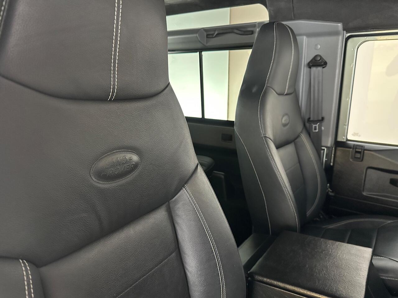 Land Rover Defender 90 GF65NXH