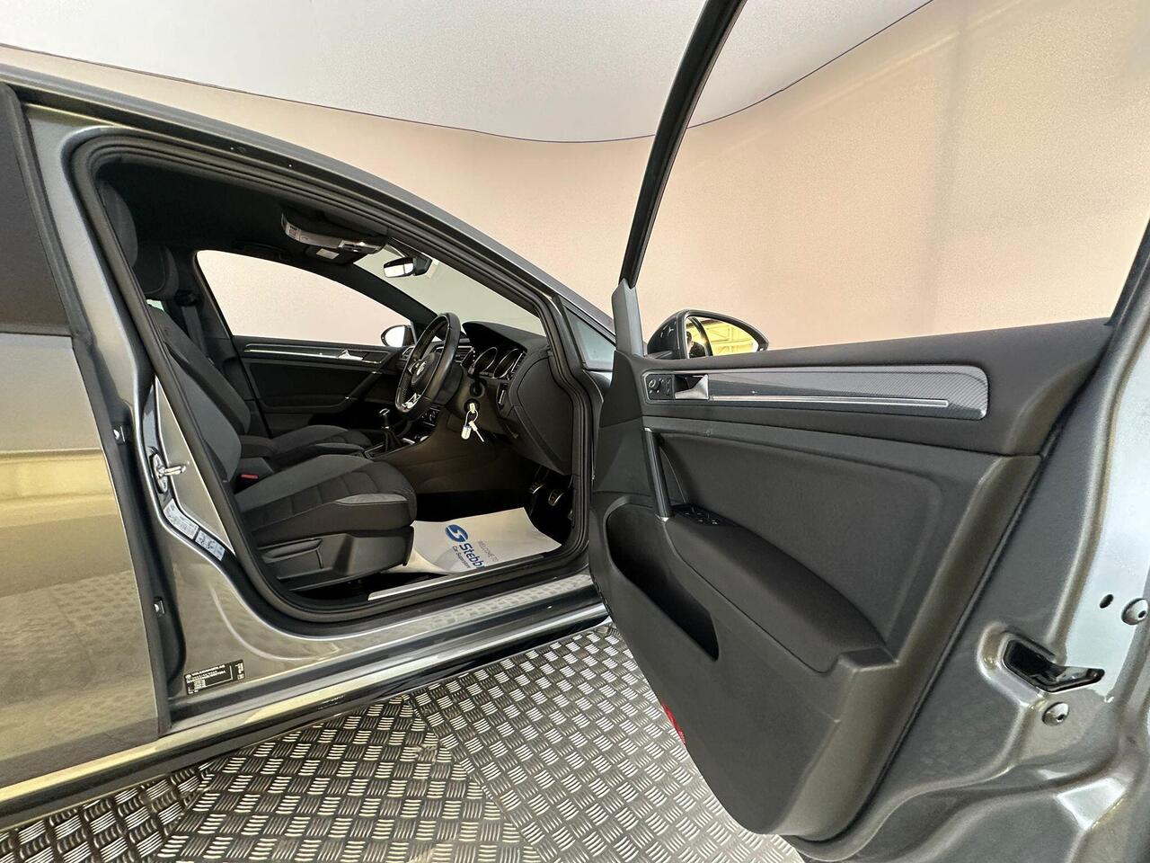Volkswagen Golf SM69RDY