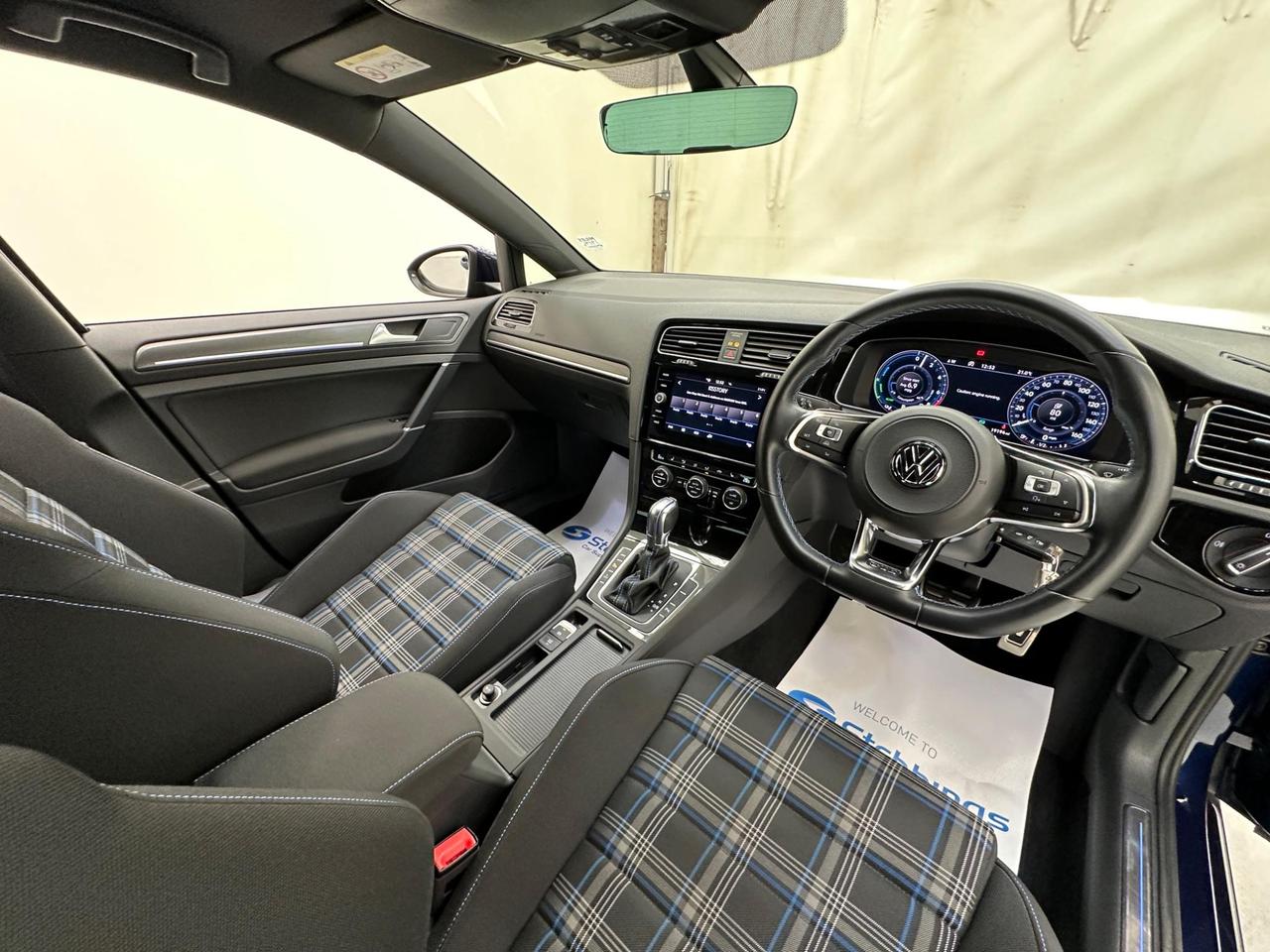 Volkswagen Golf FA18XRE