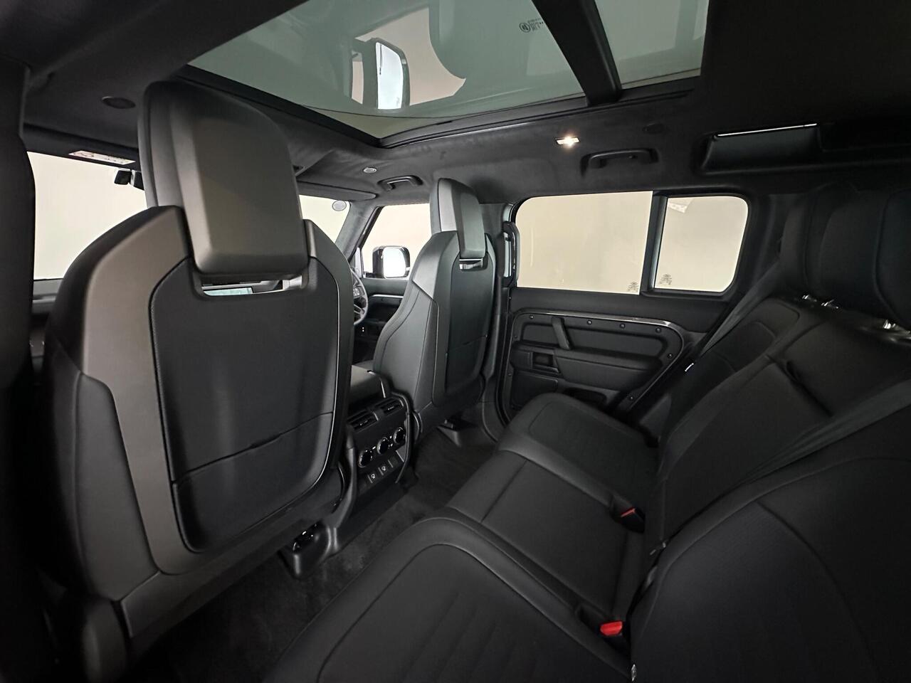 Land Rover Defender 110 FY25UTL