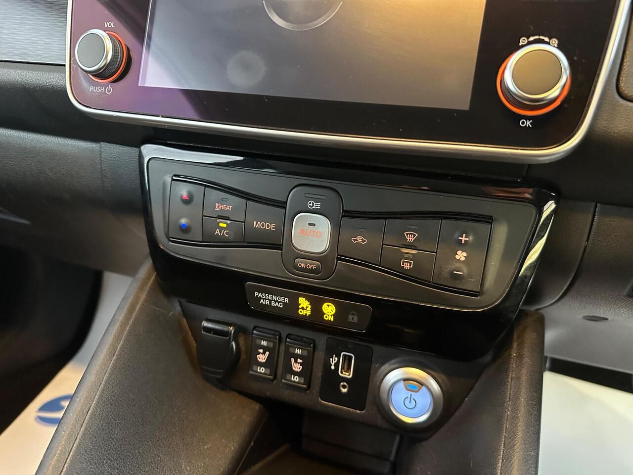 Nissan Leaf ST69WUU