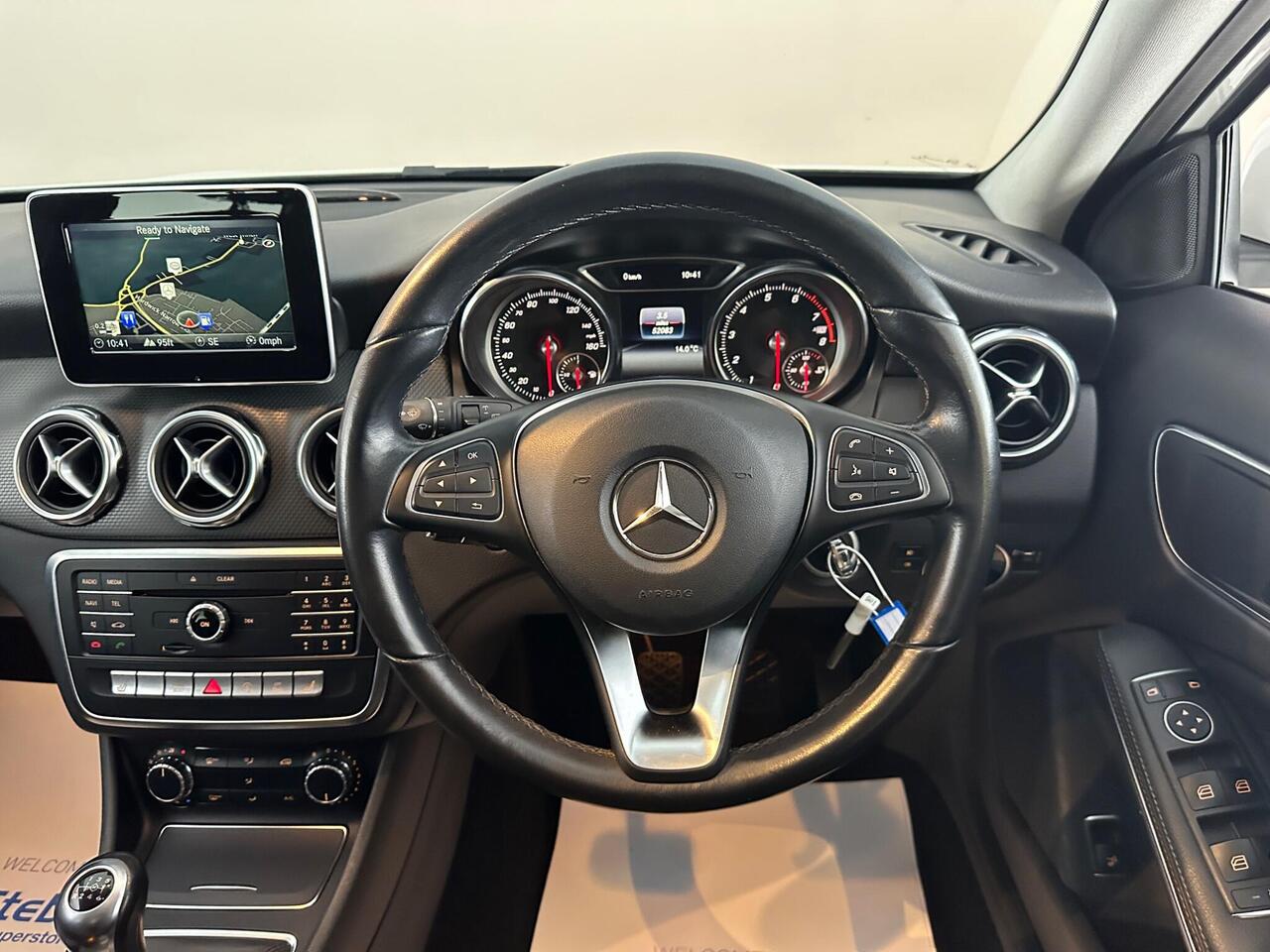 Mercedes-Benz GLA YG68UZR