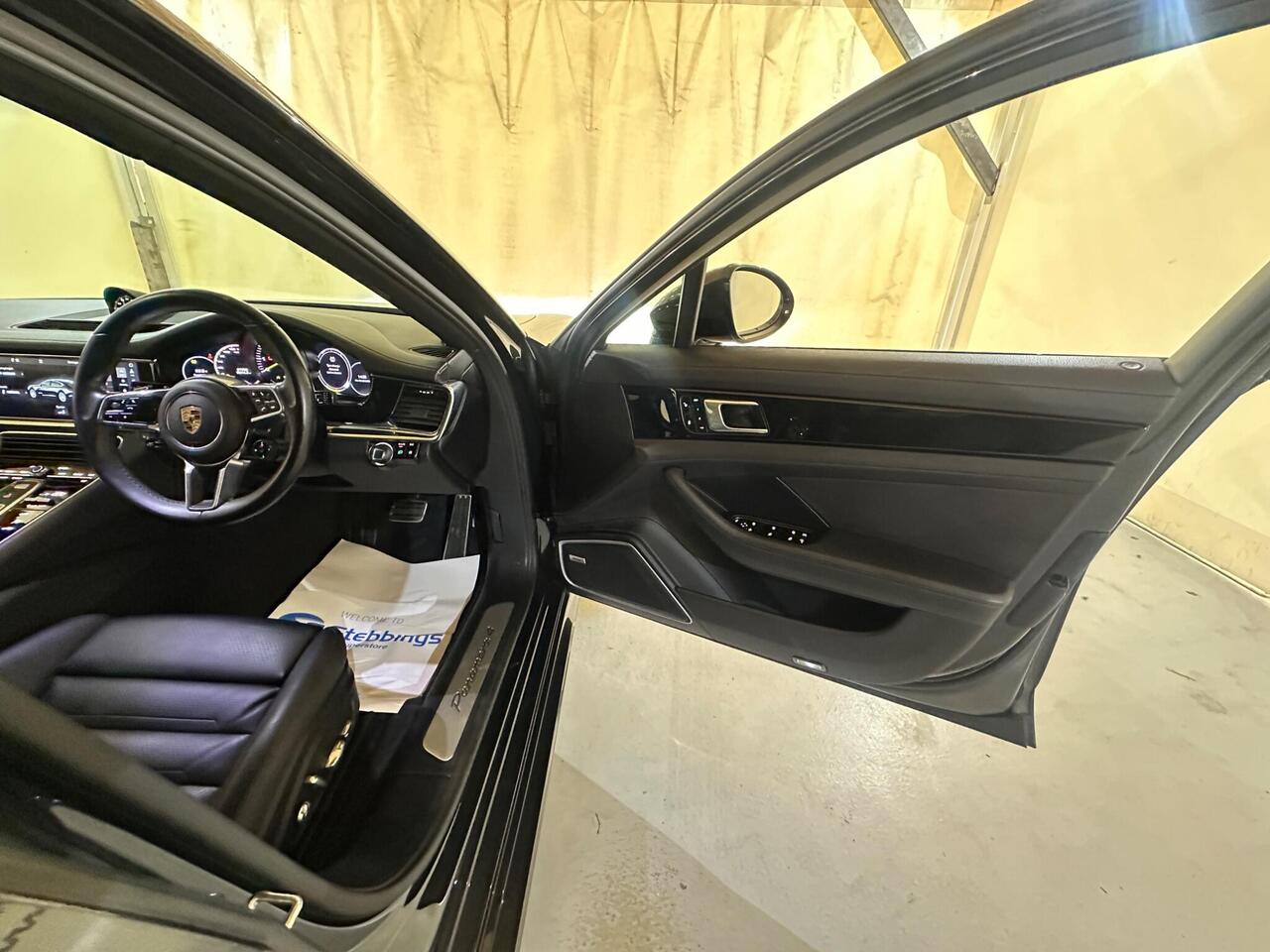 Porsche Panamera VU67KYG