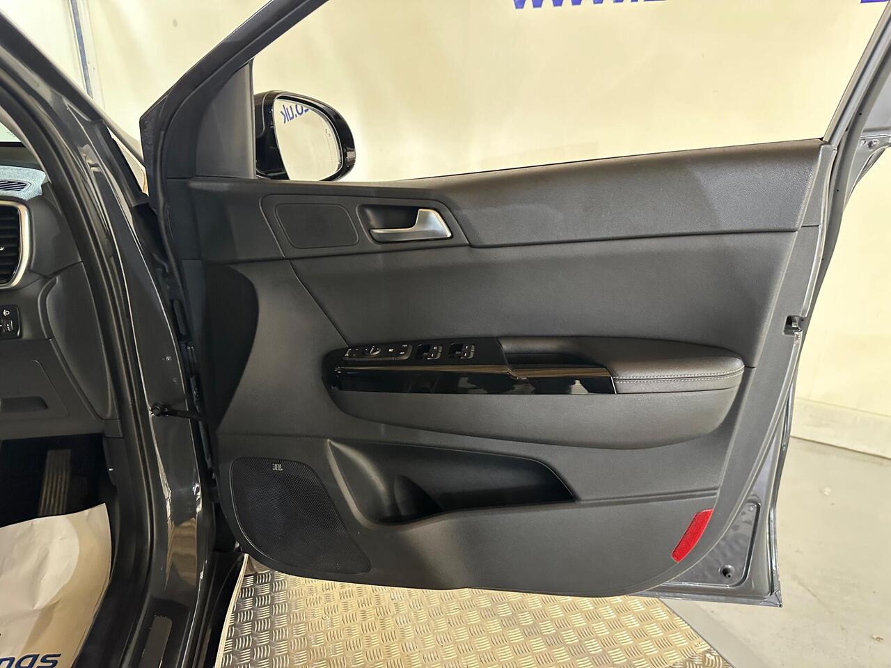 Kia Sportage AY69YYT