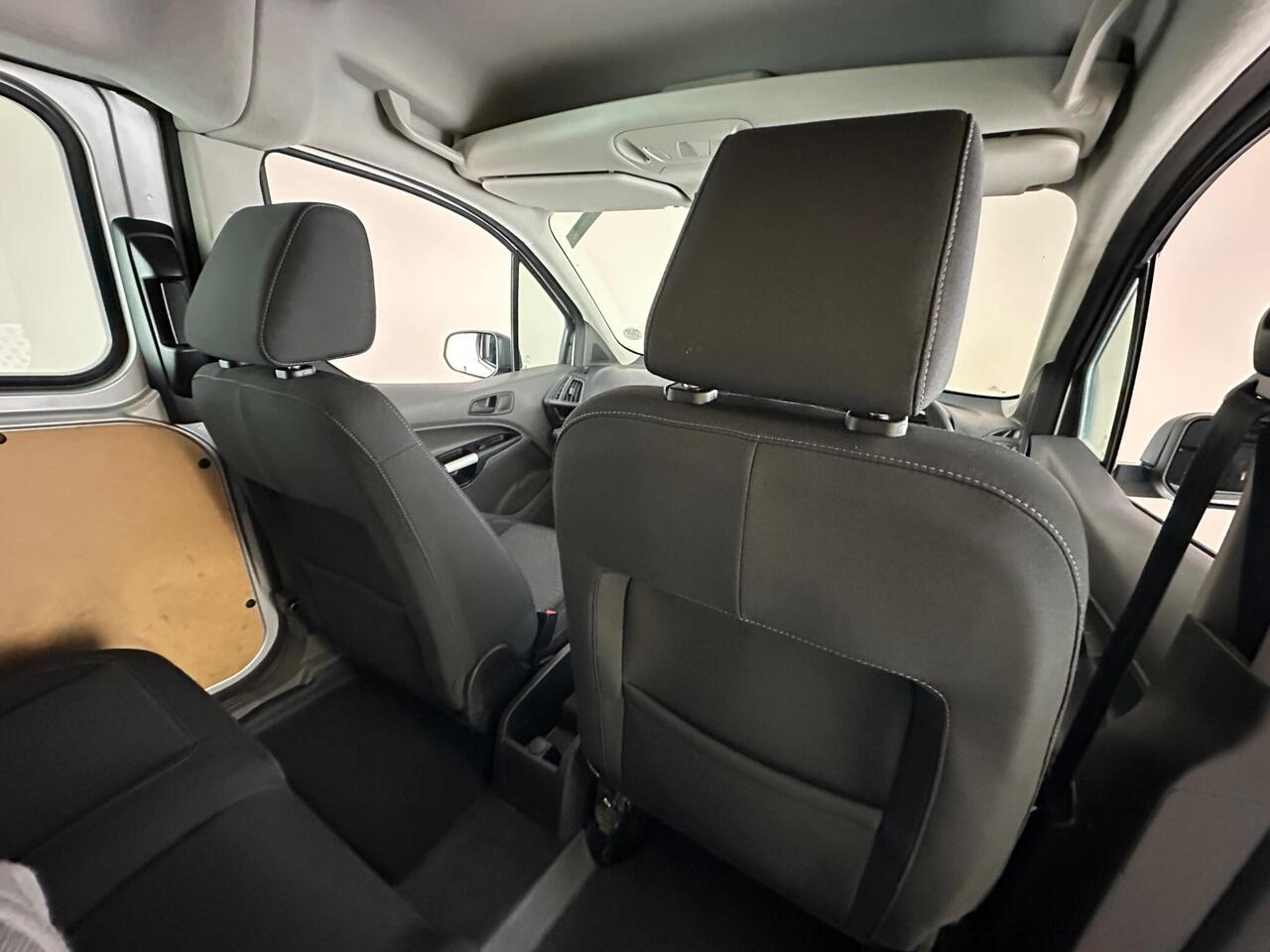 Ford Transit Connect YM22UNX