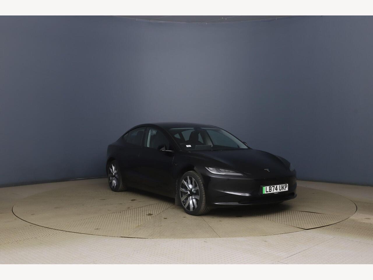 Tesla Model 3 LB74UKP