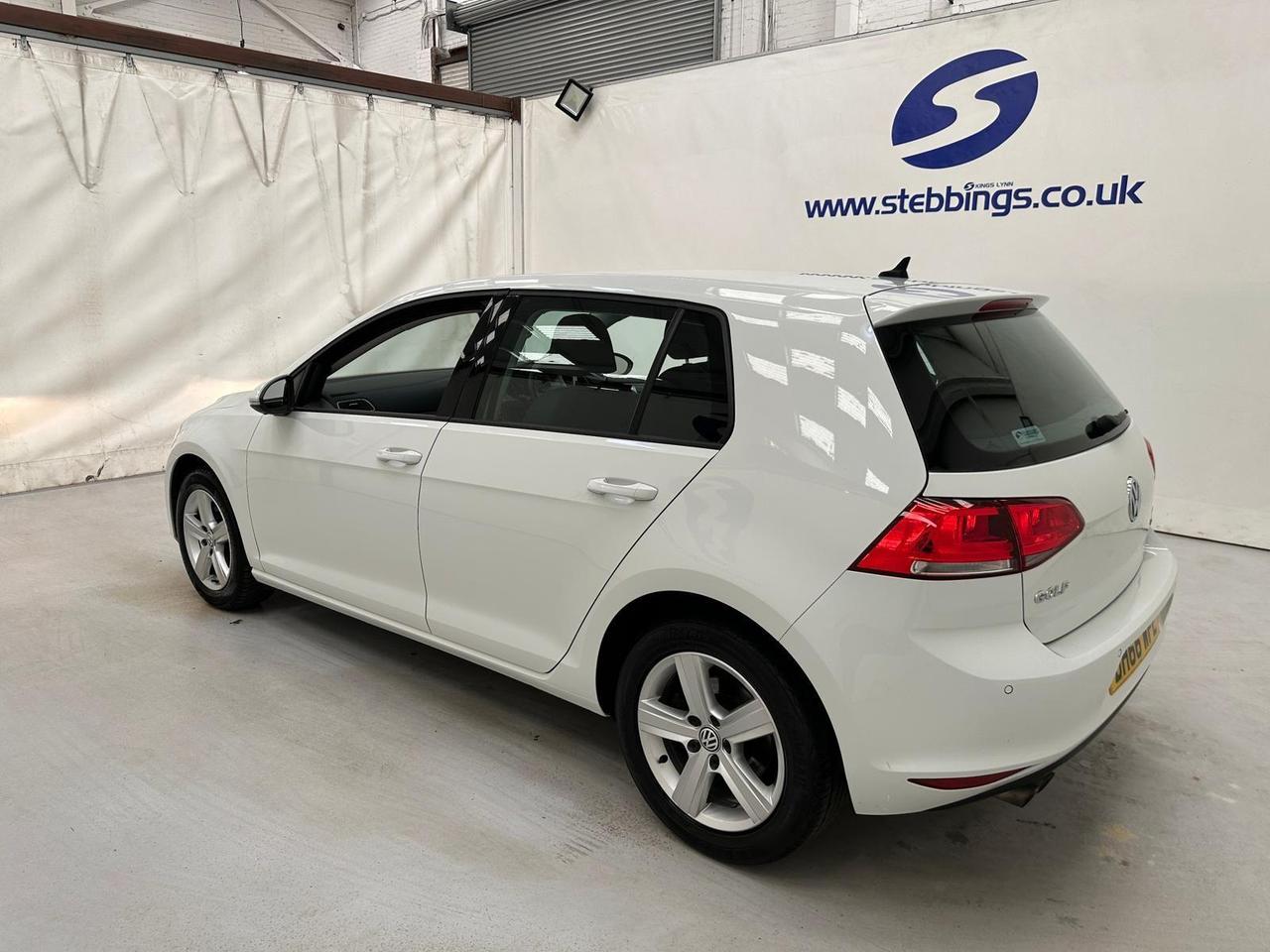 Volkswagen Golf DH66WPE