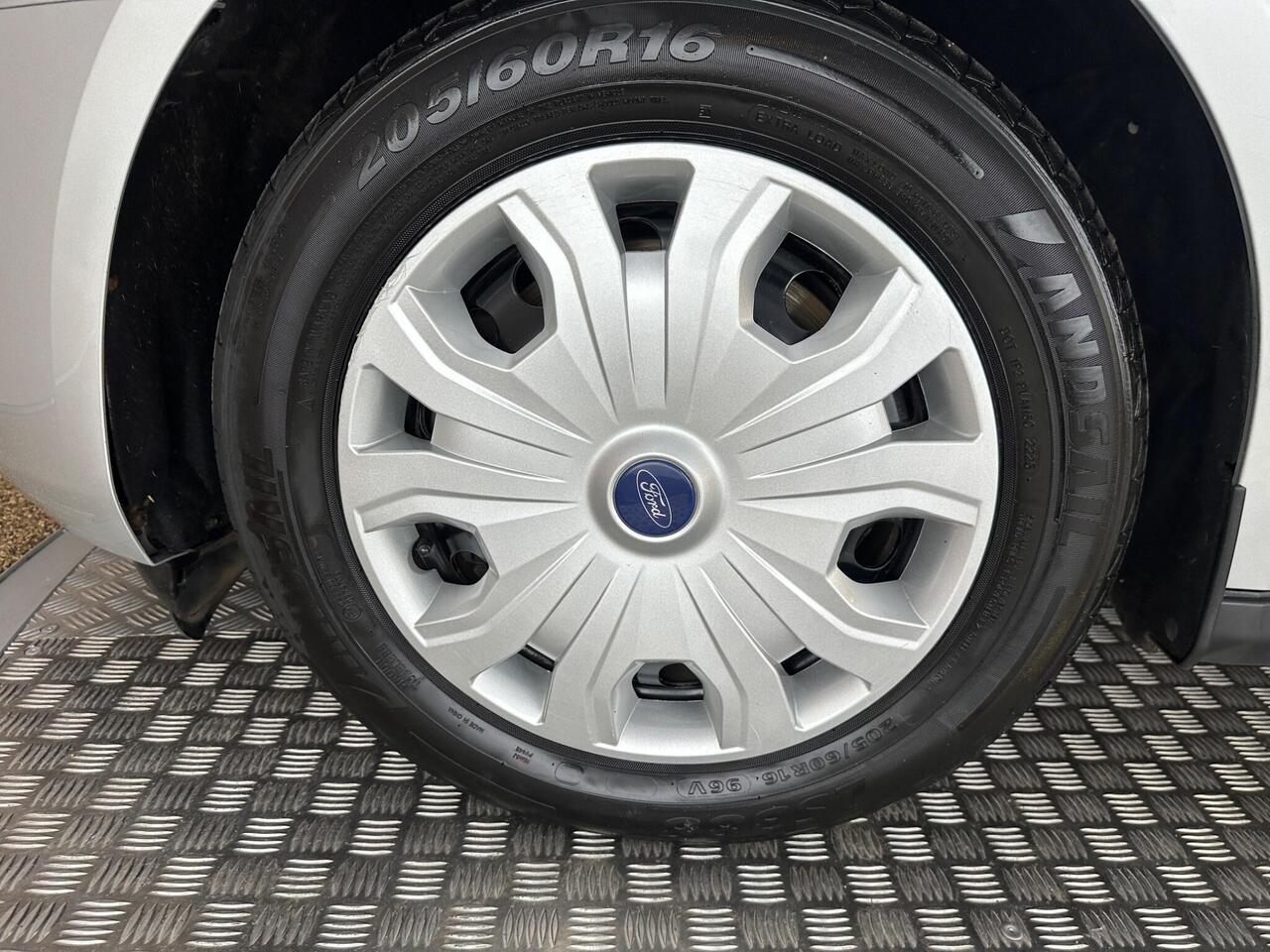 Ford Transit Connect YM22UNX
