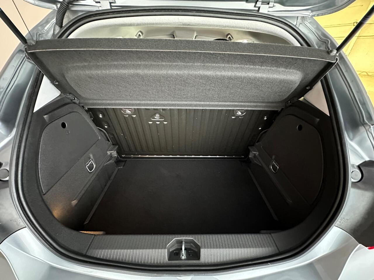Vauxhall Corsa AJ18HYH