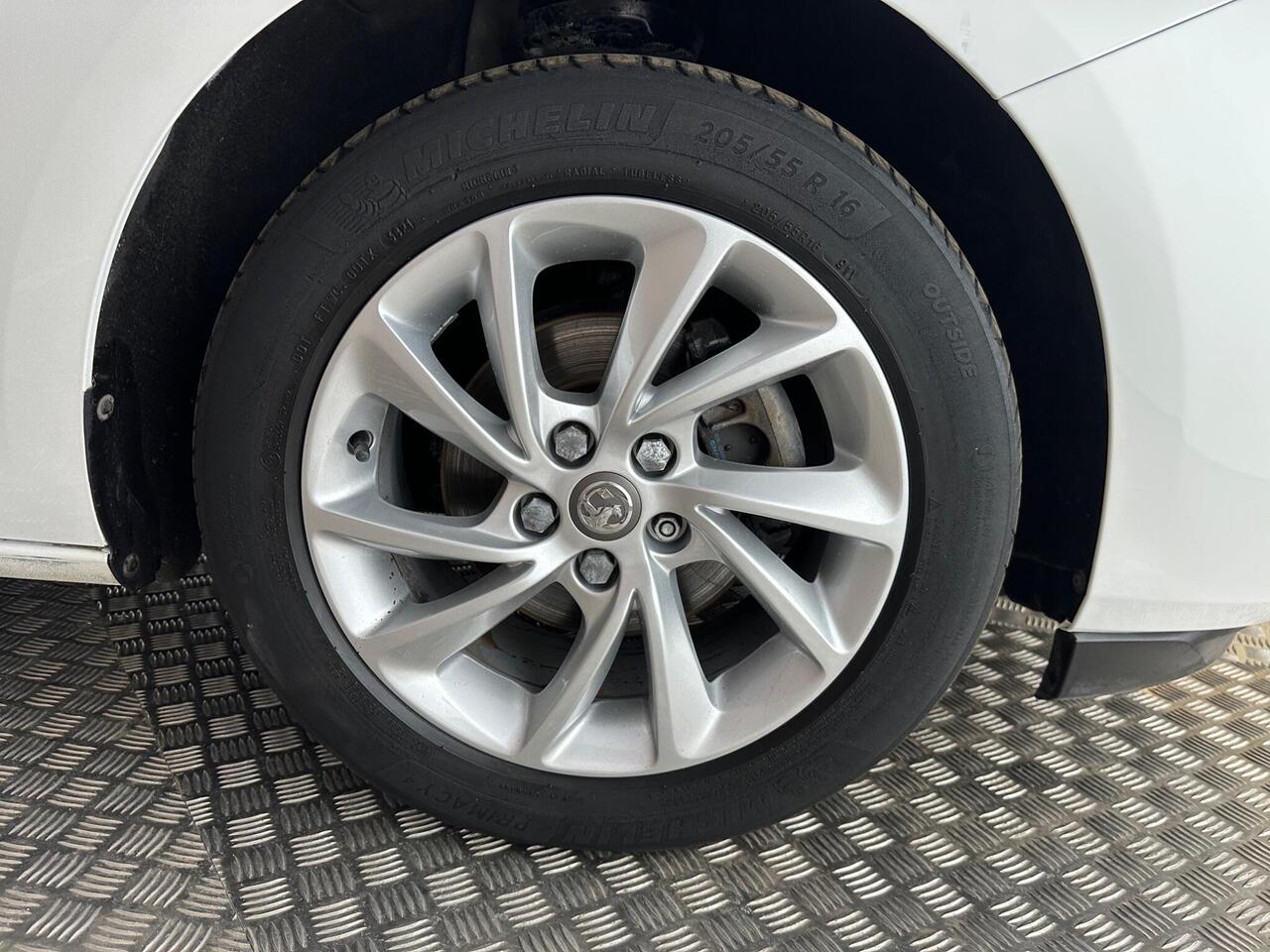 Vauxhall Astra DU70YZC