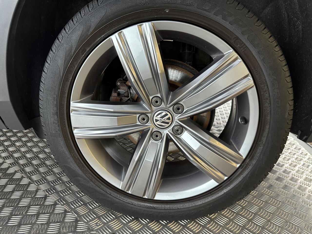 Volkswagen Tiguan Allspace SL21ZFT