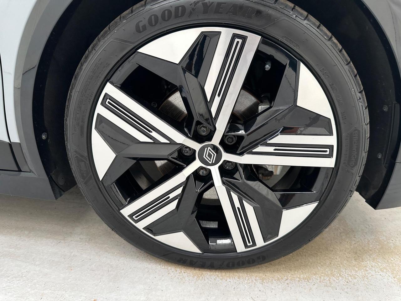 Renault Megane E-Tech YD73AFJ