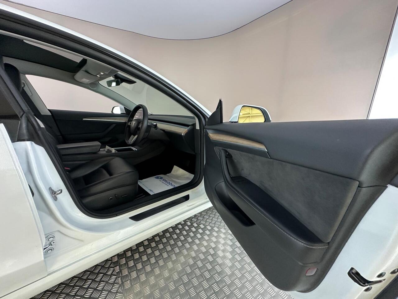 Tesla Model 3 AF72WBK