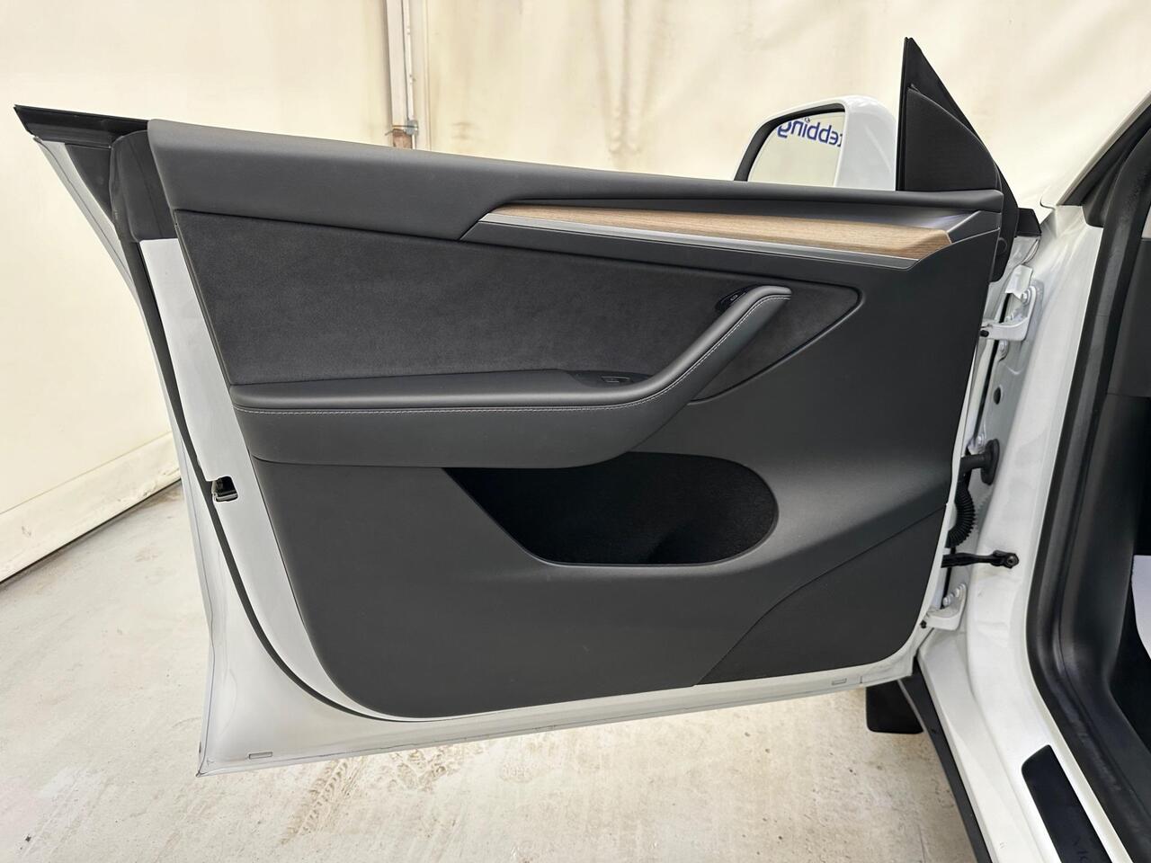Tesla Model Y MW22ZYE