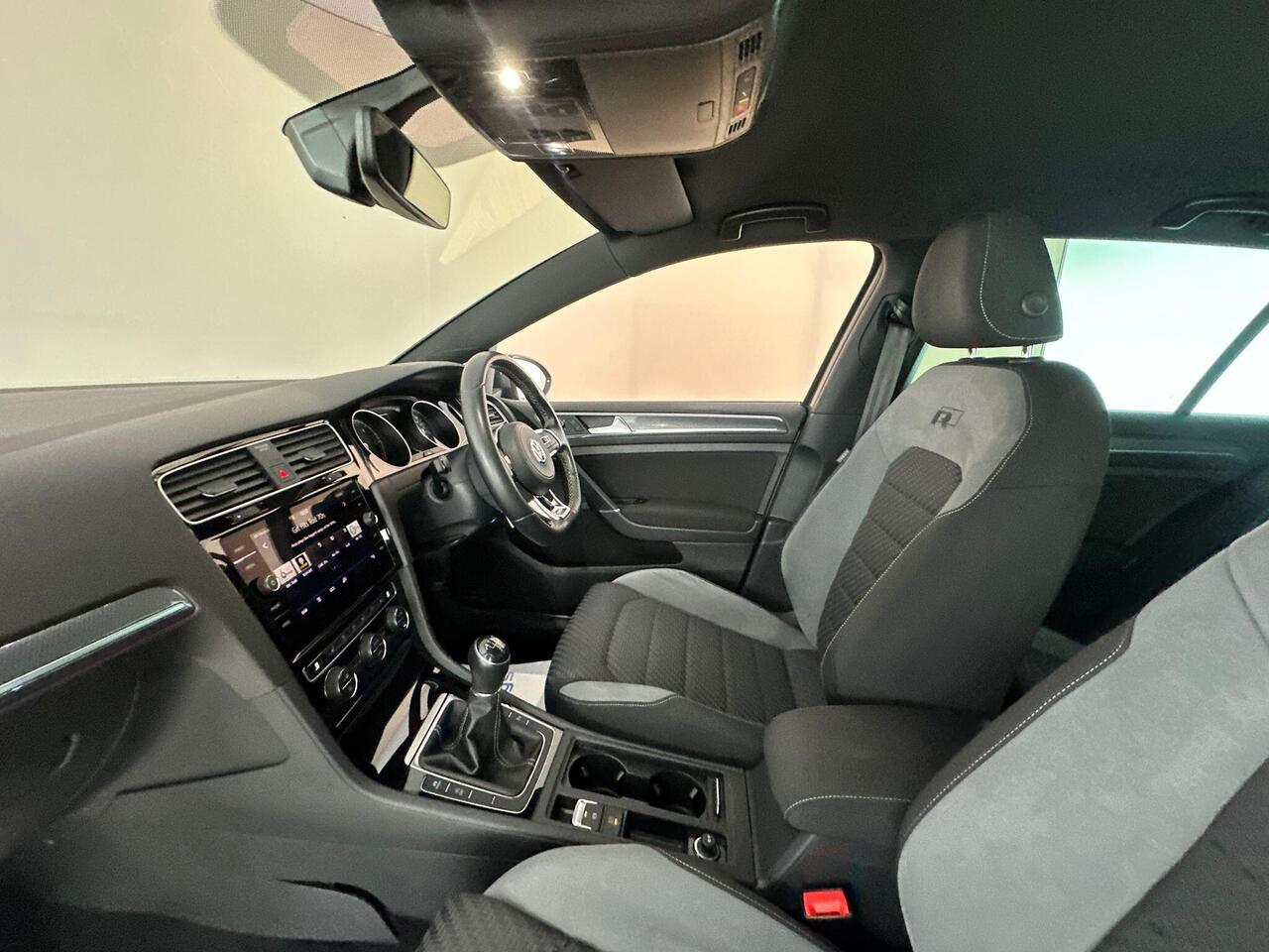 Volkswagen Golf SM69RDY