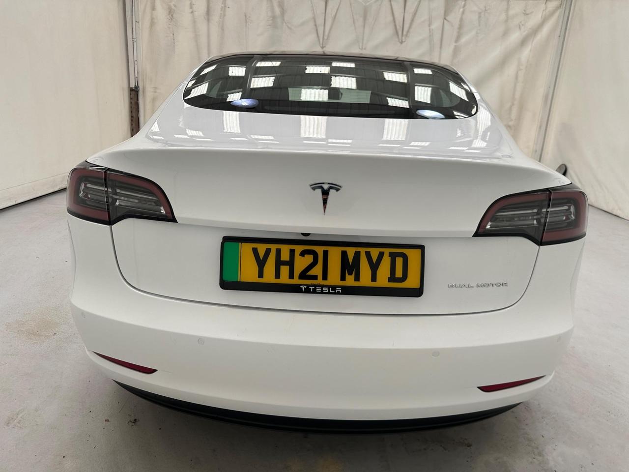 Tesla Model 3 YH21MYD