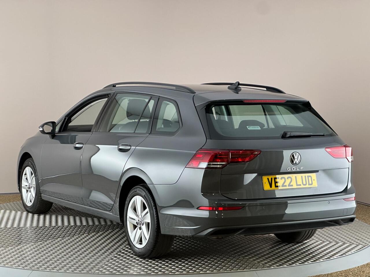 Volkswagen Golf VE22LUD