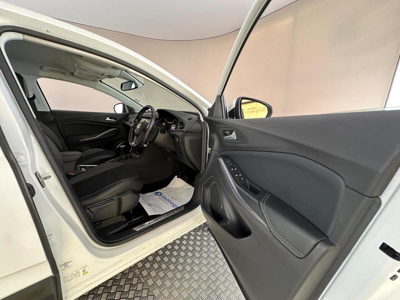 Vauxhall Grandland X KY18FNF