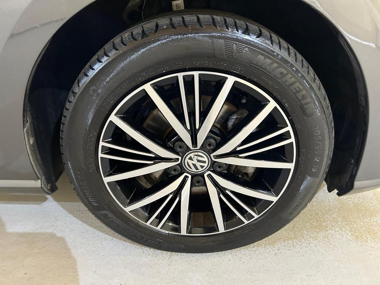 Volkswagen Golf AE67OET