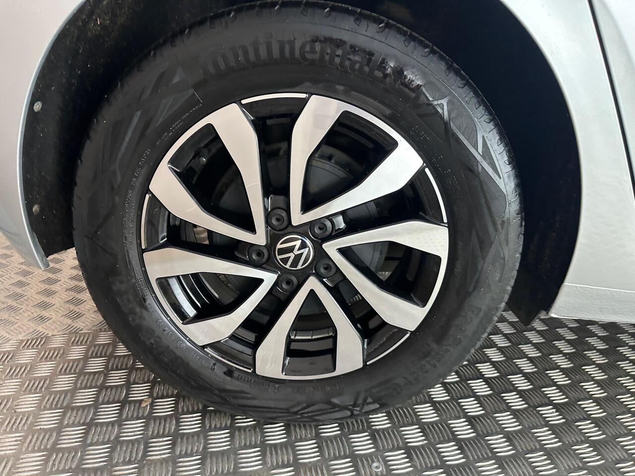 Volkswagen Polo BJ71UYU