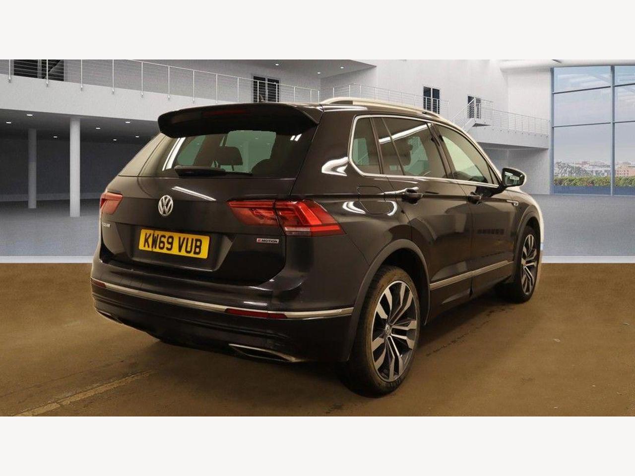 Volkswagen Tiguan KW69VUB
