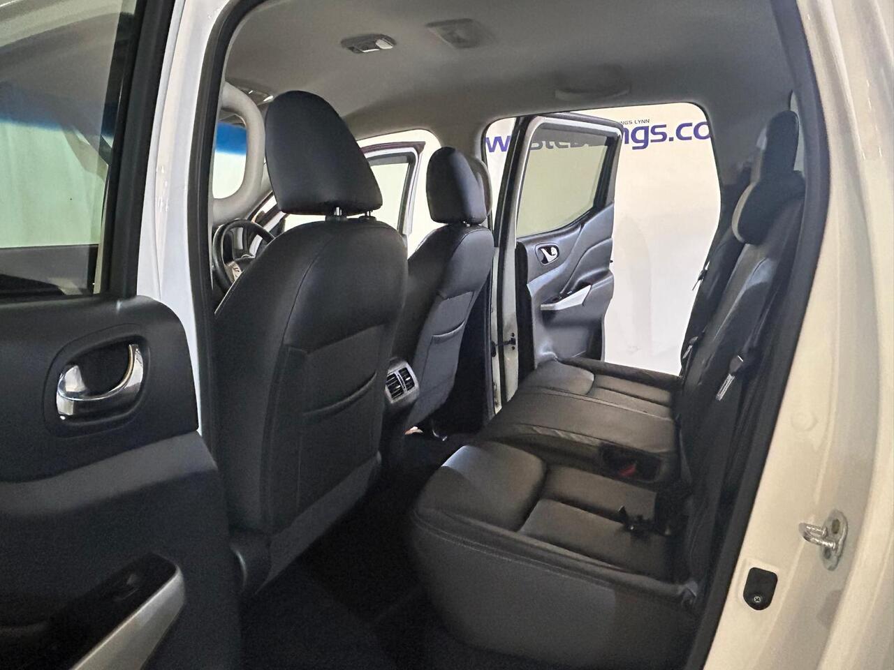 Nissan Navara DN67XNW