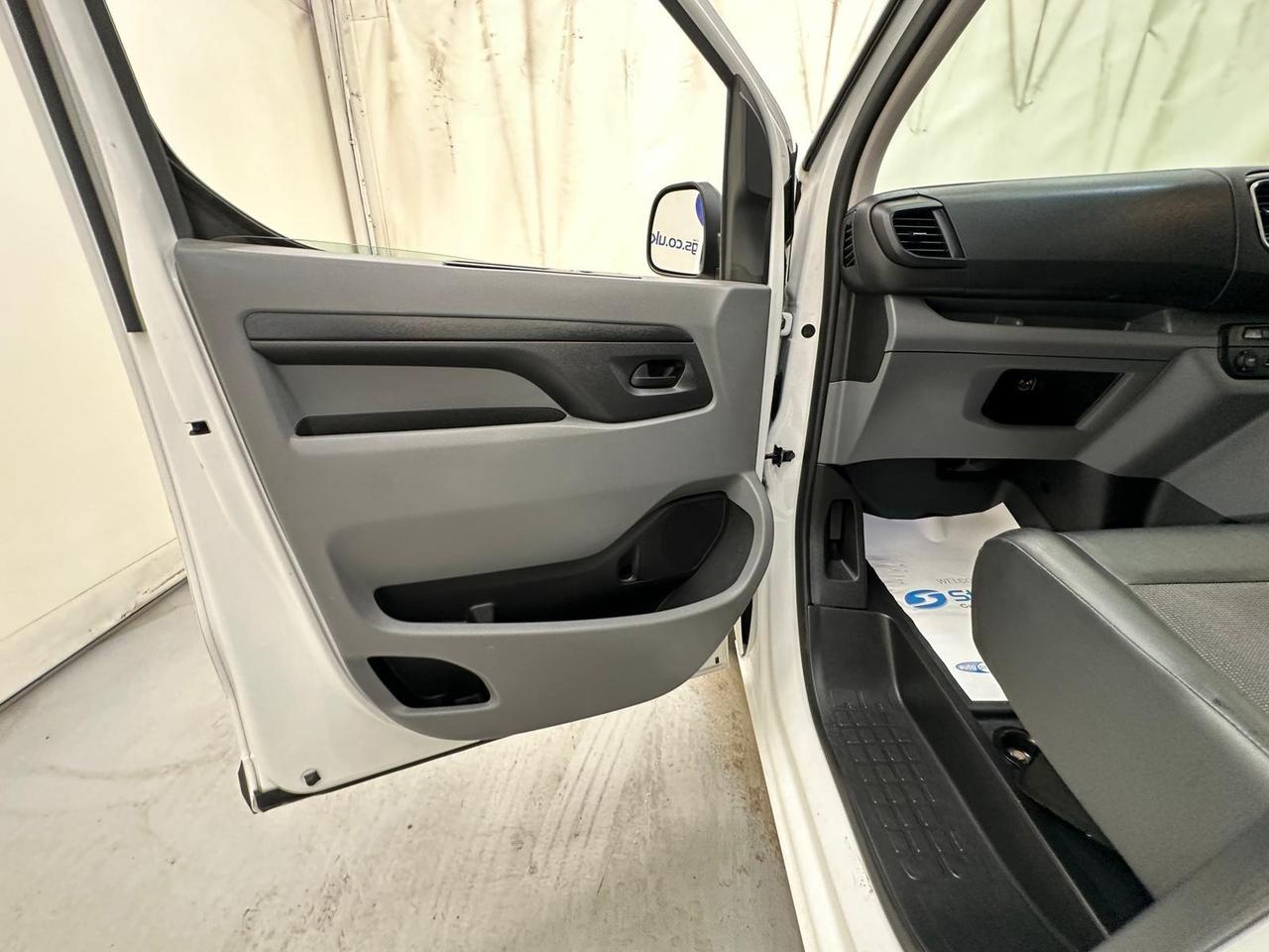 Vauxhall Vivaro DT70GHH