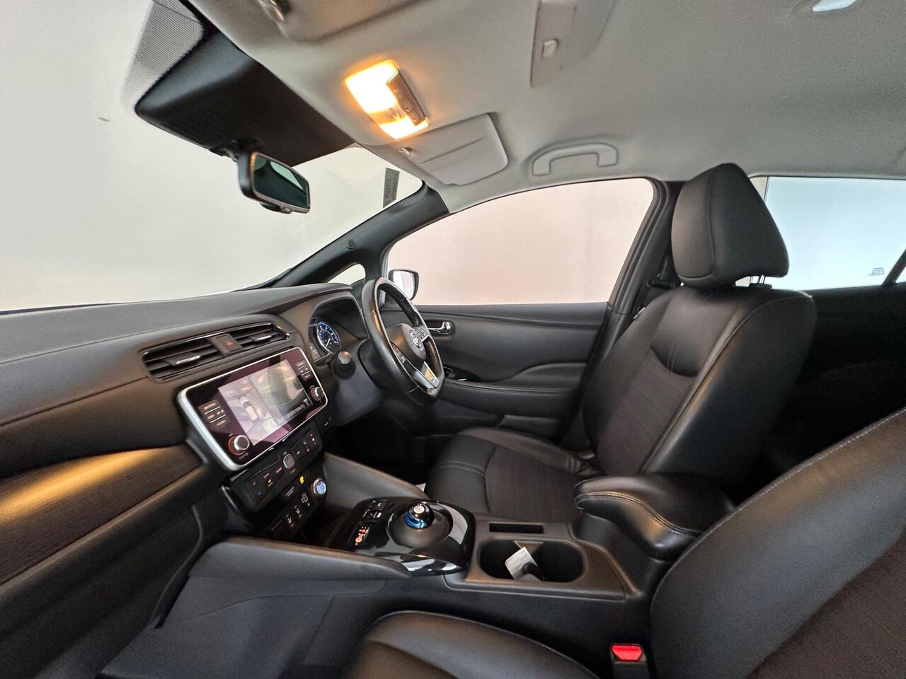 Nissan Leaf ST69WUU