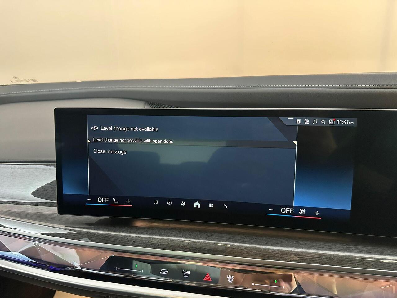 BMW i7 YF73FKE