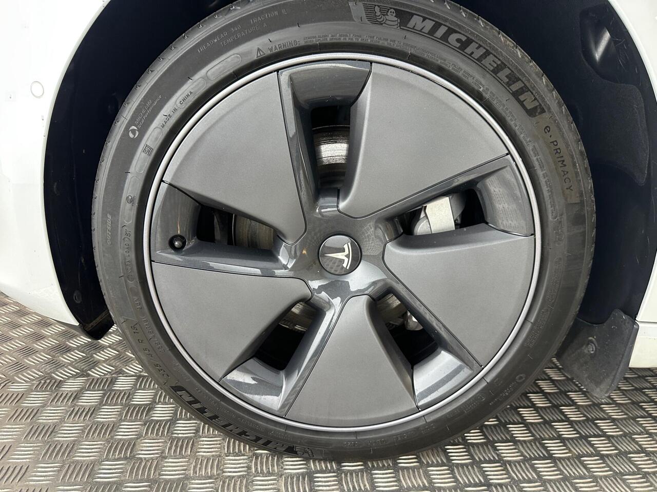 Tesla Model 3 AF72UVS