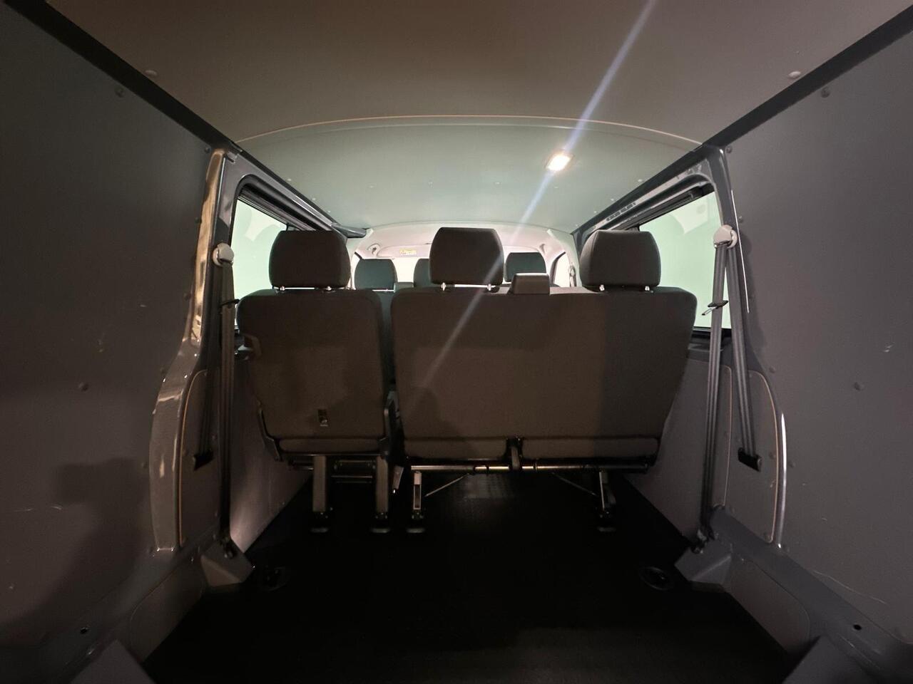 Volkswagen Transporter YR74XZU