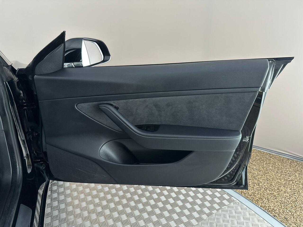 Tesla Model 3 BN20DXH