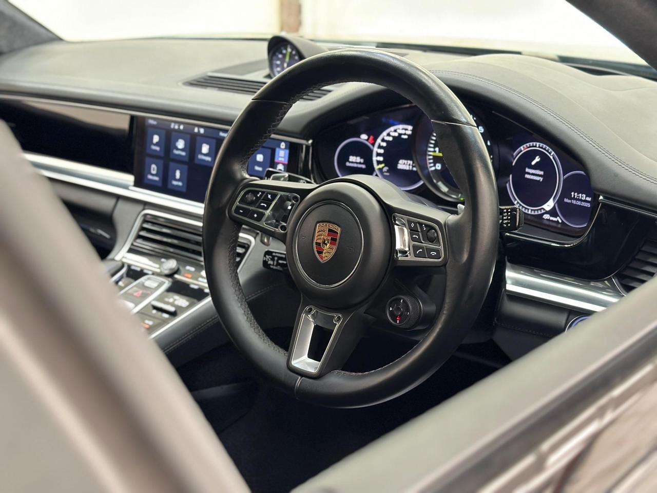 Porsche Panamera LN69UYK