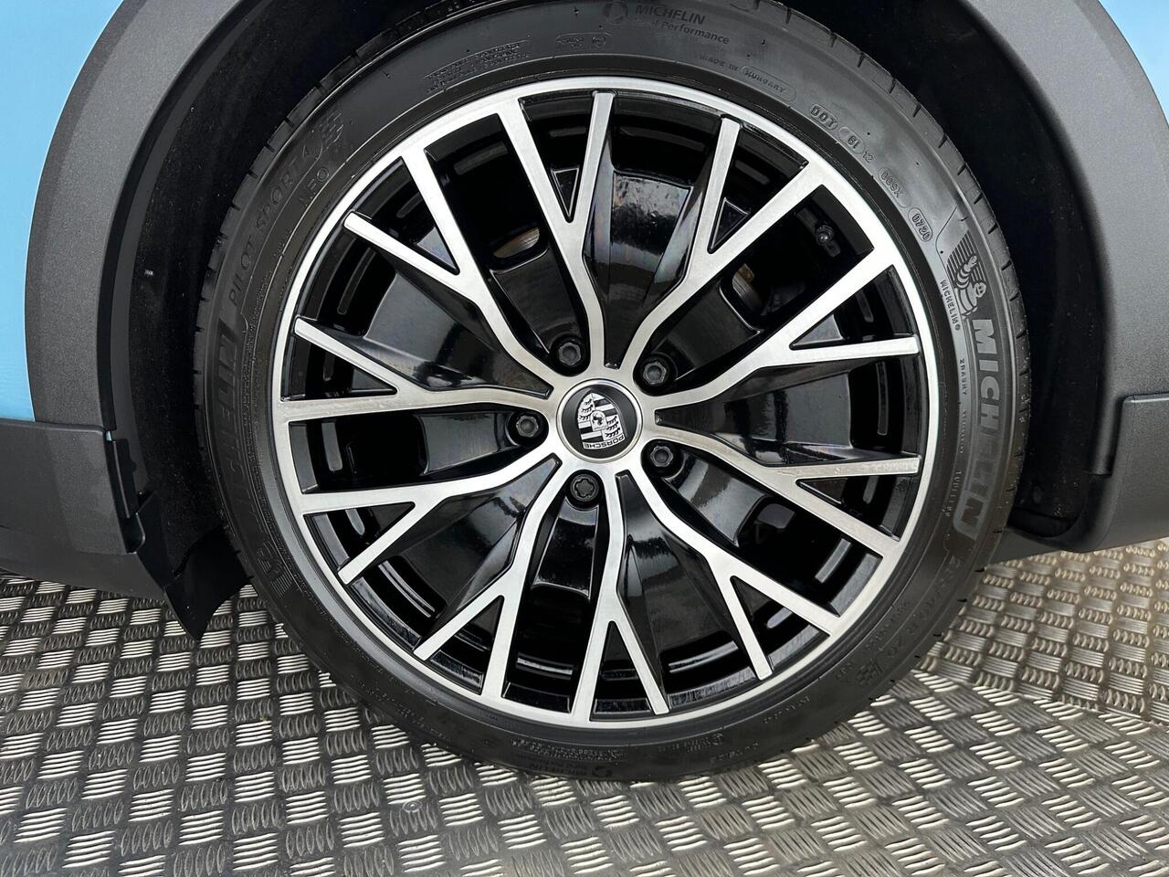 Porsche Taycan LV71XCL