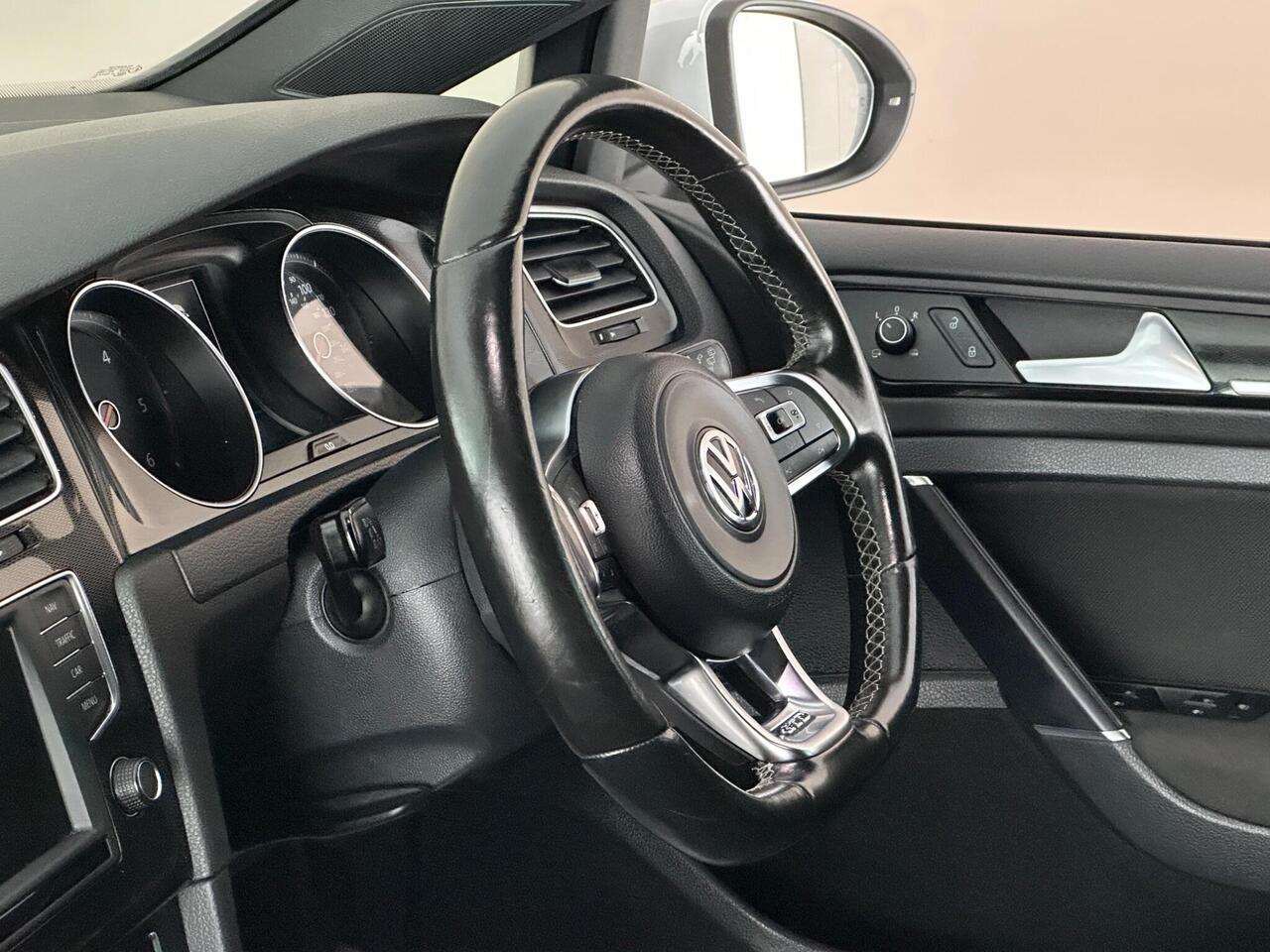 Volkswagen Golf DT66RVJ