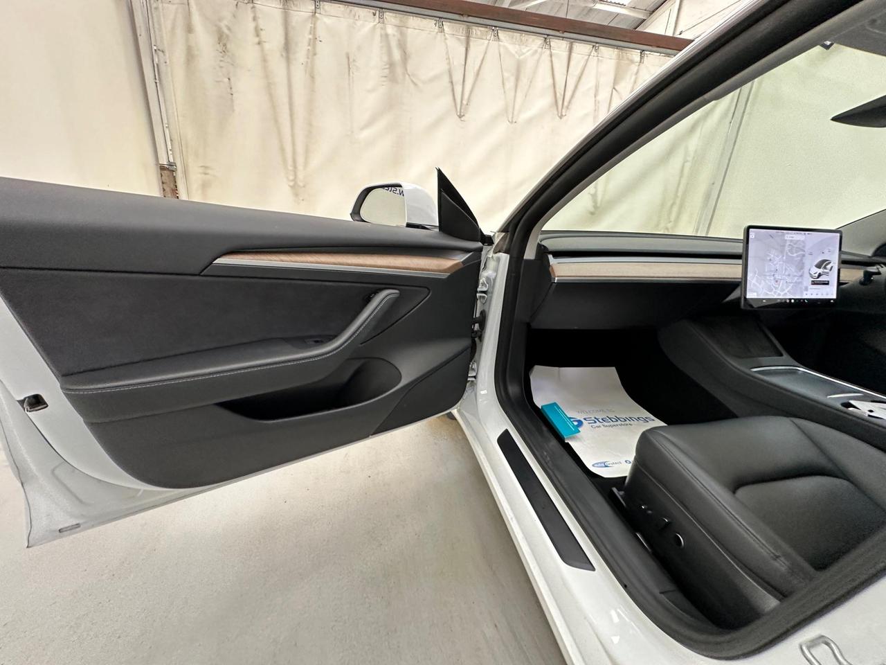 Tesla Model 3 YH21MYD