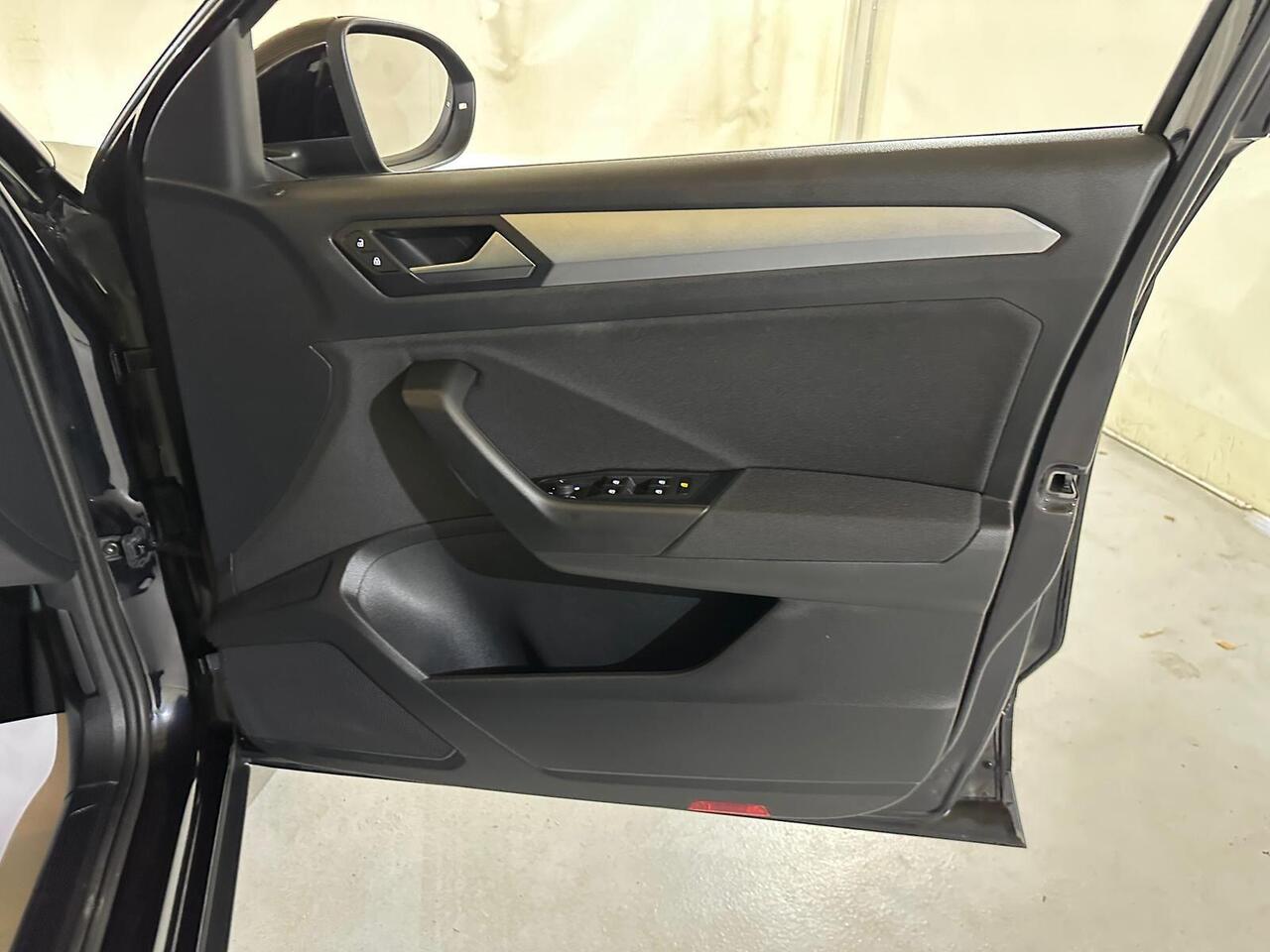 Volkswagen T-Roc AV22SYR