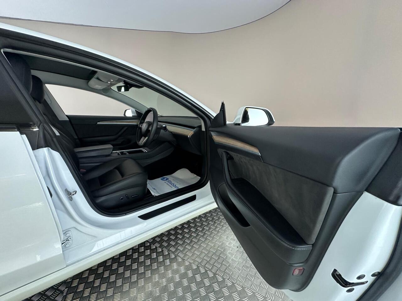 Tesla Model 3 AF72UXG