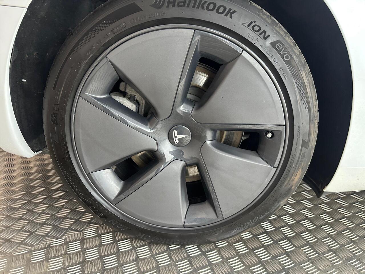 Tesla Model 3 AF22DGX