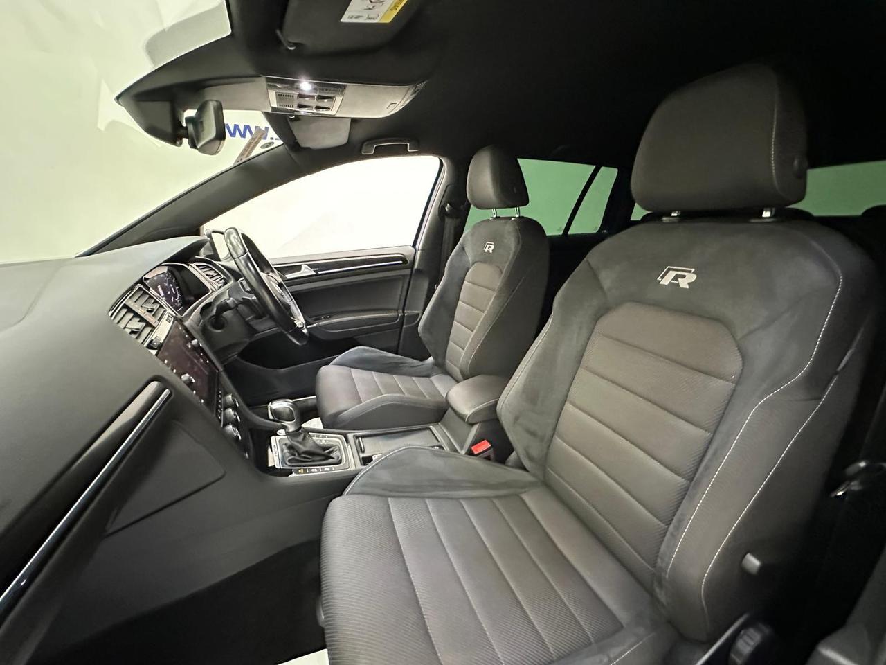 Volkswagen Golf YE70AZG
