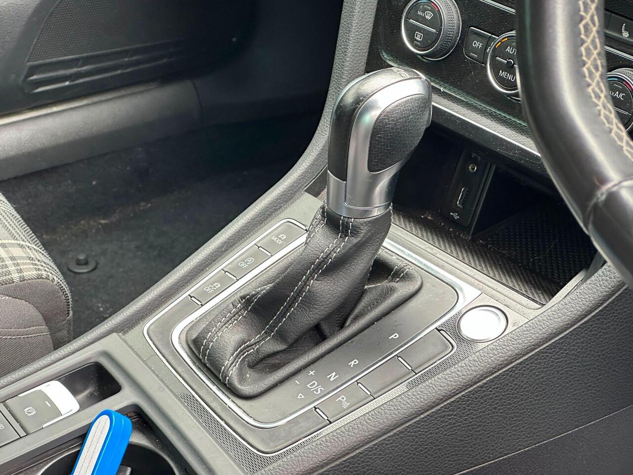 Volkswagen Golf MD66AXF