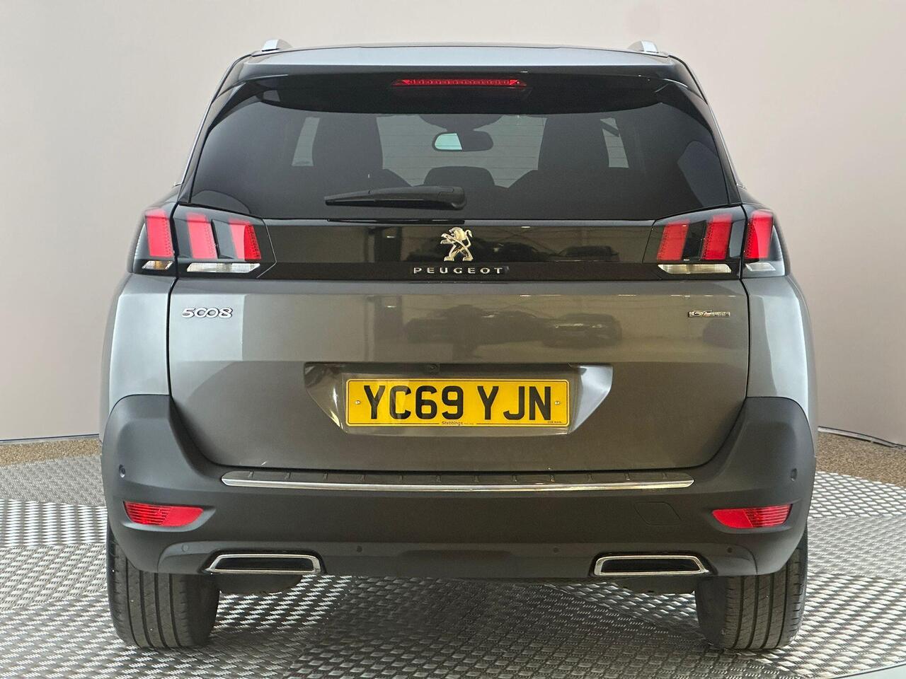 Peugeot 5008 YC69YJN