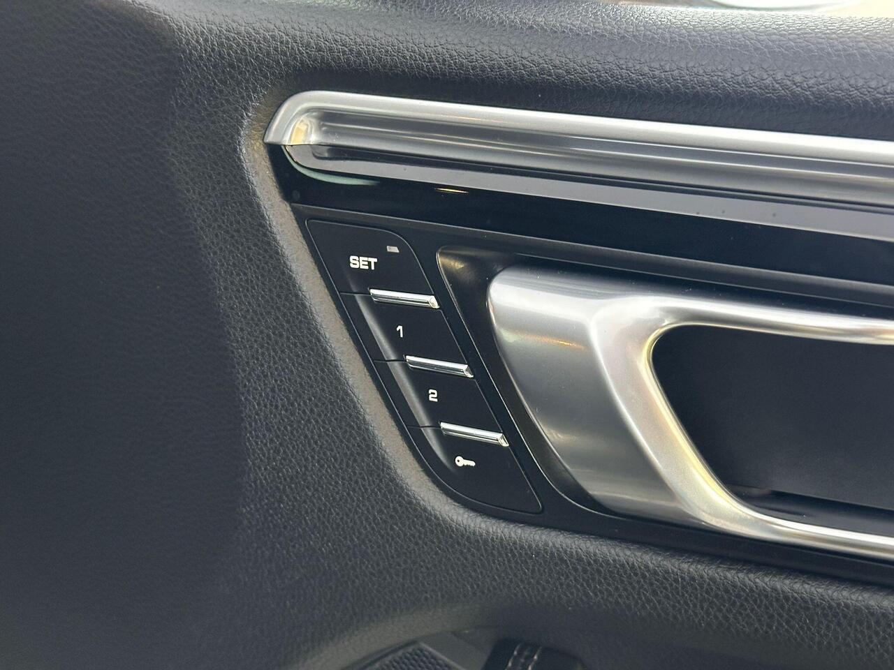 Porsche Macan AJ19VYM