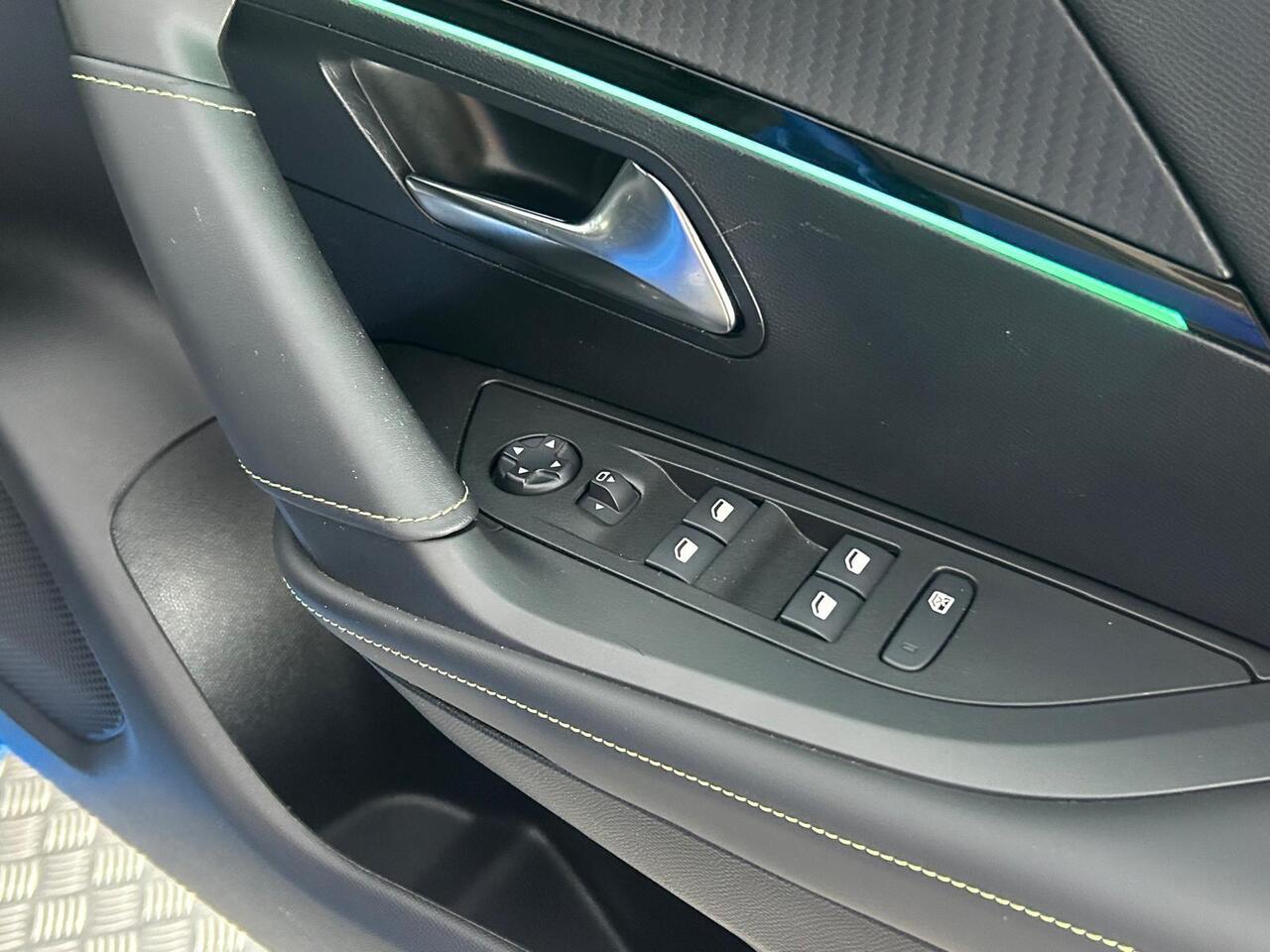 Peugeot 2008 KW72VUU