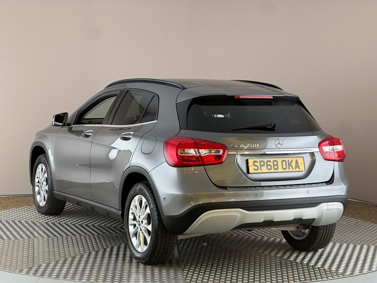 Mercedes-Benz GLA SP68OKA