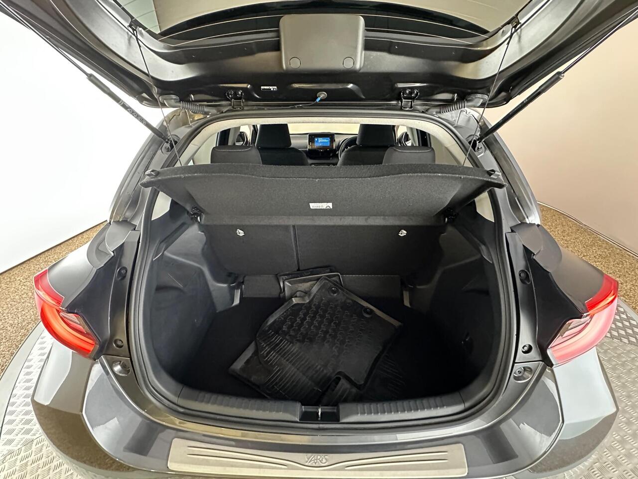 Toyota Yaris AU74TMZ