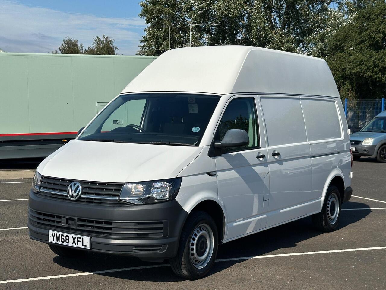 Volkswagen Transporter YW68XFL