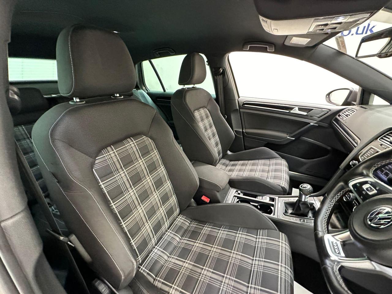 Volkswagen Golf DG14UAA
