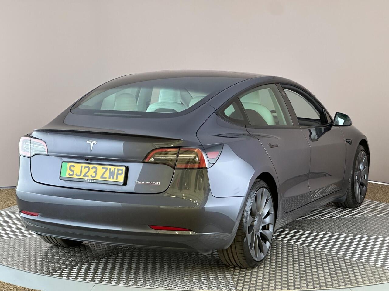 Tesla Model 3 SJ23ZWP