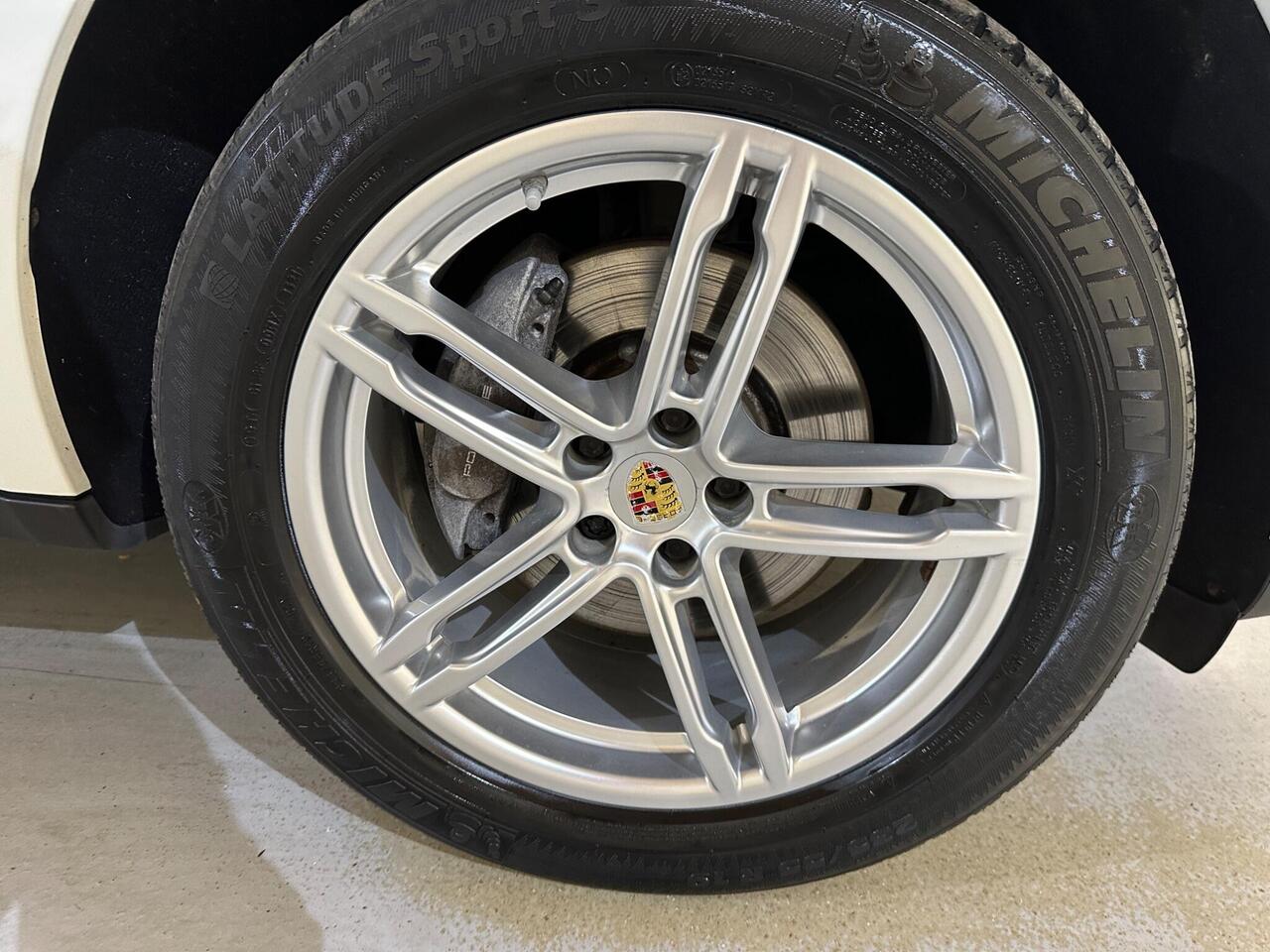 Porsche Macan AR16AEY